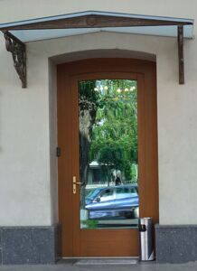 входная пластиковая дверь